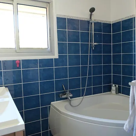 Villa Spacious And Wooded In A Quiet Place